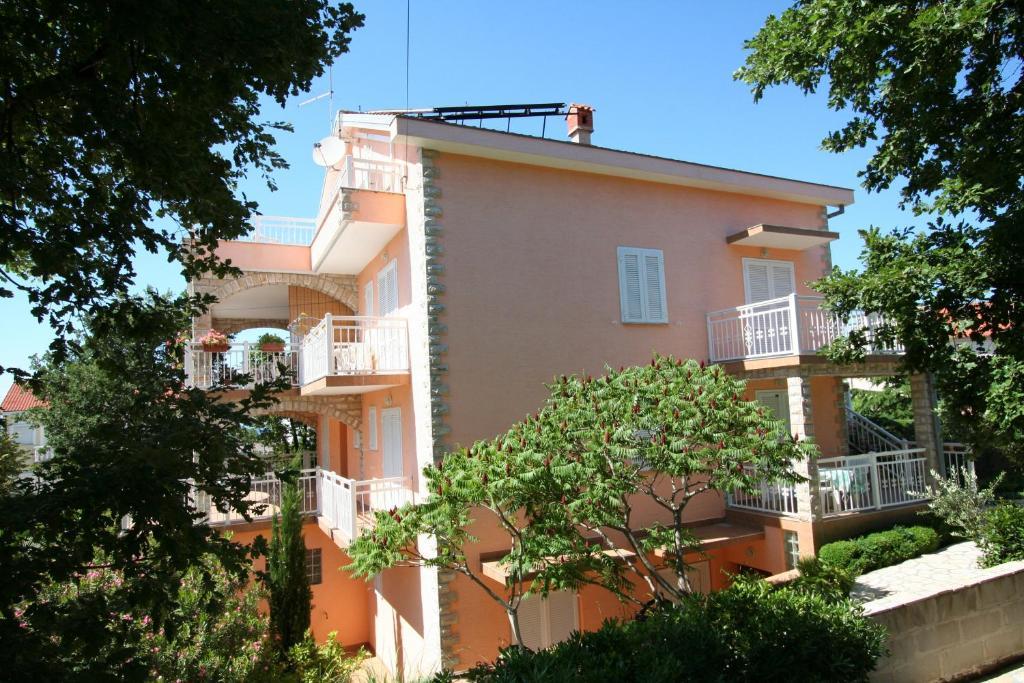Apartments And Rooms Njivice Habitación foto