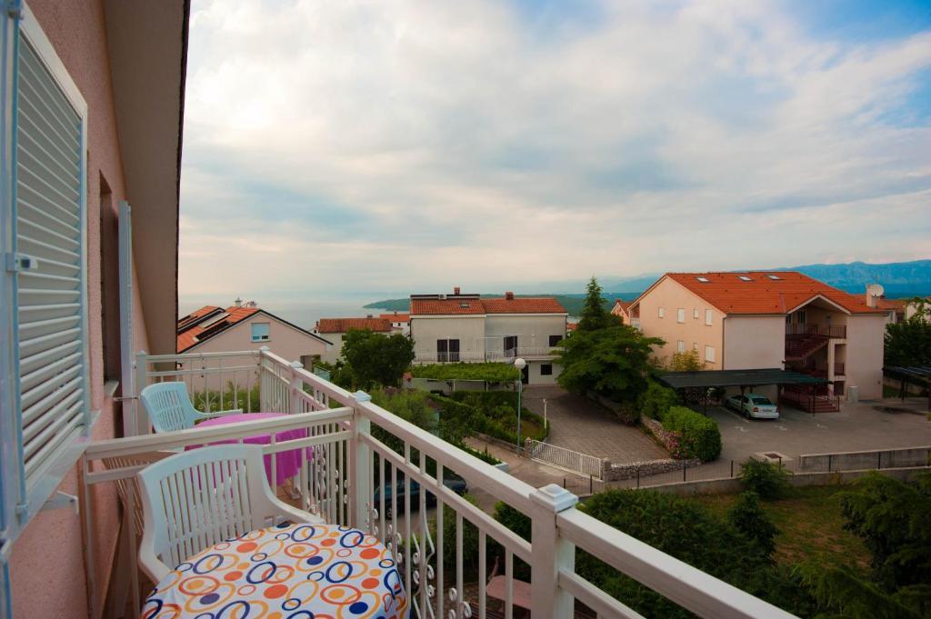 Apartments And Rooms Njivice Habitación foto
