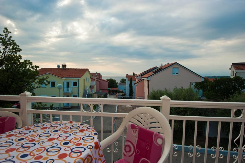 Apartments And Rooms Njivice Habitación foto